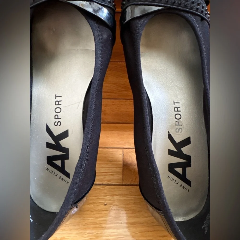 Anne Klein Sports Women’s Black Pump Size 6 M Small Wedge Heels Excellent Condit - Picture 4 of 7
